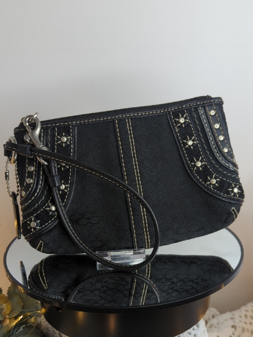 🍍Coach Signature Mini C Studded Demi Bag With Contrast Stitching